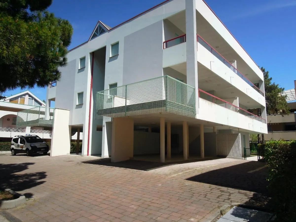 Wonderful Apartment Close To The Beach With Garden Bibione