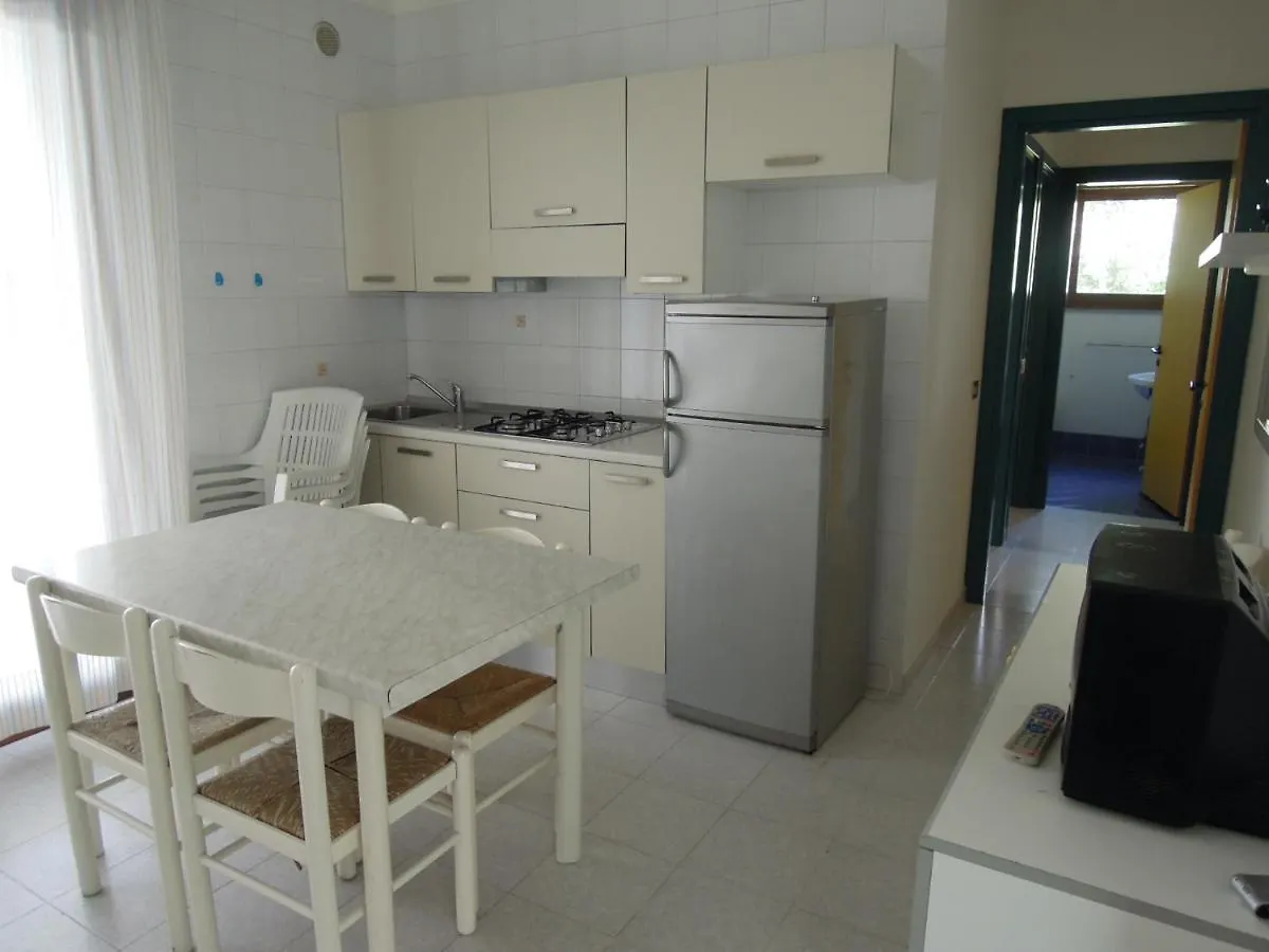 Wonderful Apartment Close To The Beach With Garden Bibione Italy