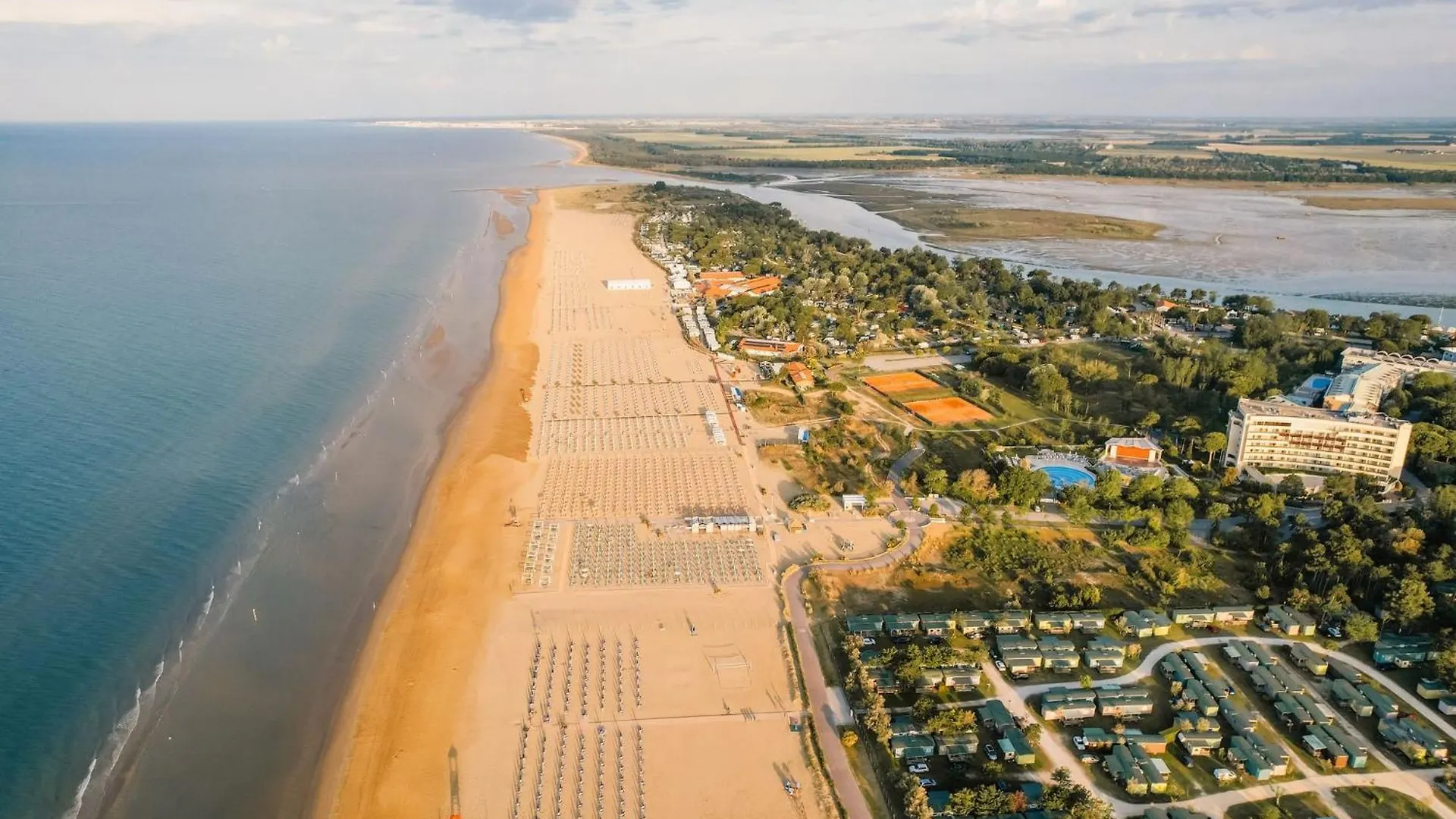 Wonderful Apartment Close To The Beach With Garden Bibione